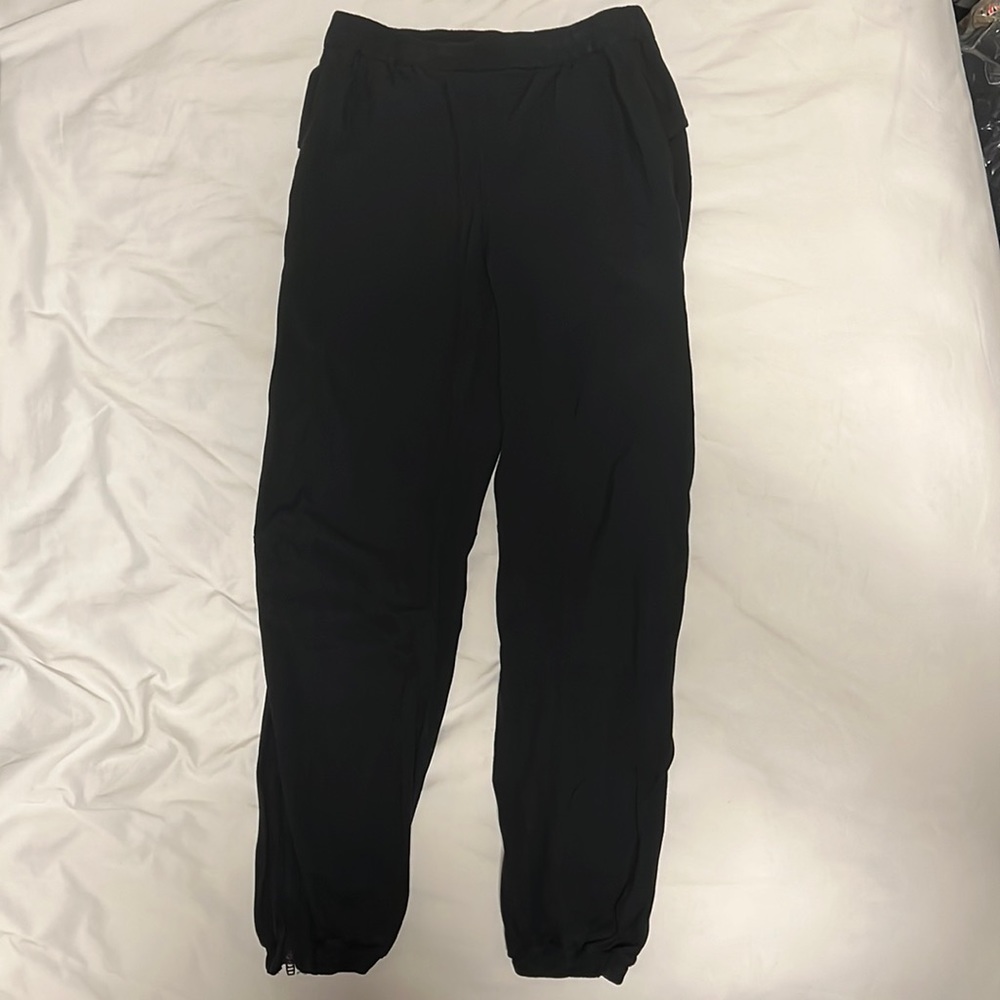 Lululemon Woman's Jogger (Lululemon Essential Affinity Mid Rise)